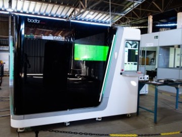 F 123 FillMaxWzM3MCwyODBd